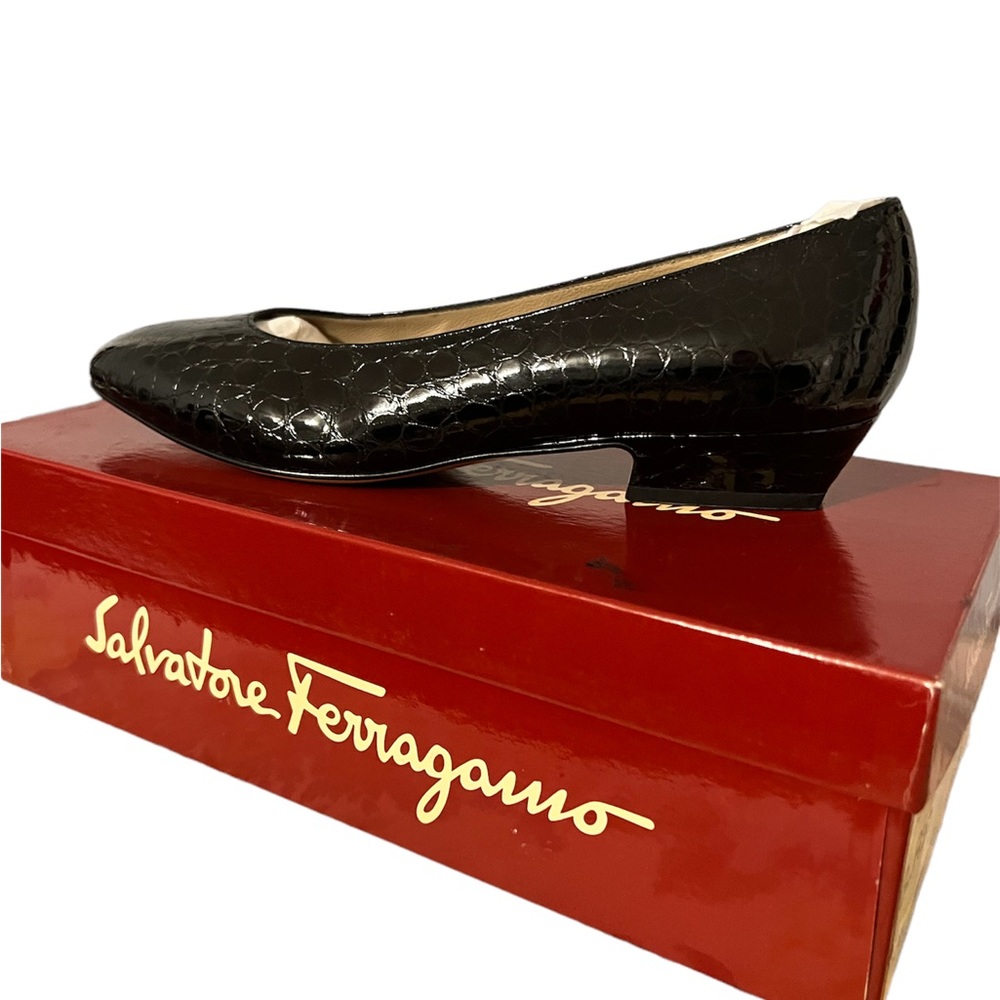 Ferragamo women shoes size 8 1/2